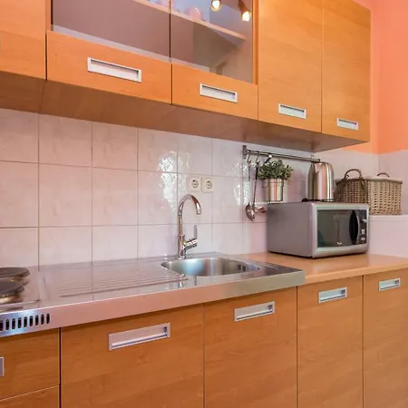 Luka 2 * Baska (Krk)