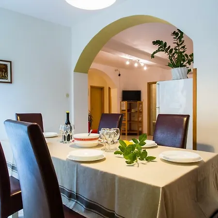 Apartament Luka 2
